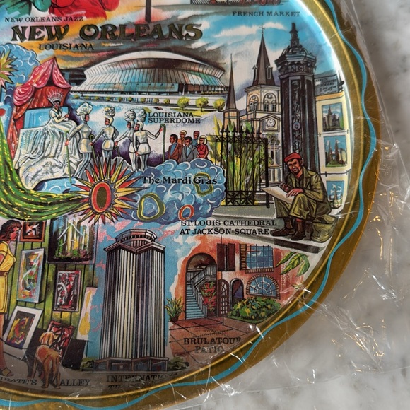 Mid-century New Orleans-themed metal souvenir tray & six coasters - Picture 9 of 12